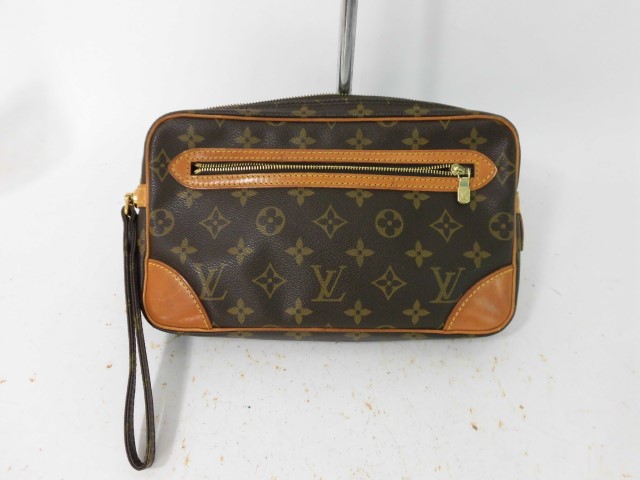 ルイヴィトン　ポーチ