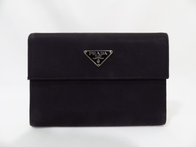 プラダ　財布